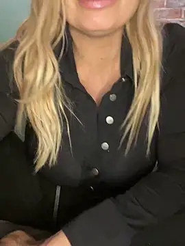 Snapshot of Lisavontease chatting on 5, 12, 2025 Lisavontease online show from 5, 12, 2025