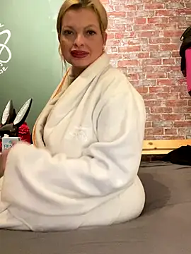 Snapshot of Lisavontease chatting on 21, 12, 2025 Lisavontease online show from 21, 12, 2025