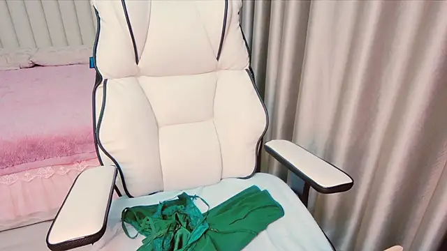 Snapshot of Girl__Funny chatting on 29, 12, 2024 Girl  Funny online show from 29, 12, 2024