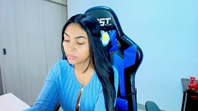 sophiax-x online show from 18, 12, 2025