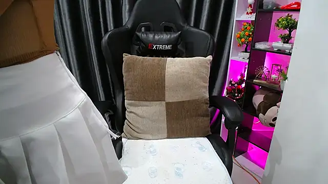 Yuki-yio online show from 10, 3, 2025