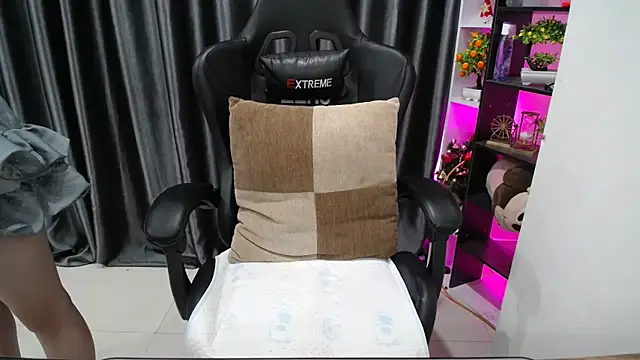 Yuki-yio online show from 14, 9, 2025