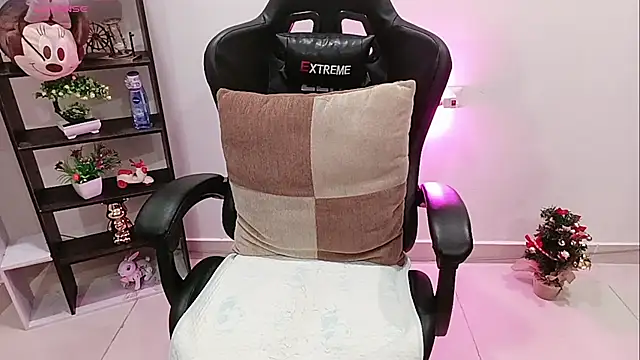 Yuki-yio online show from 13, 3, 2026