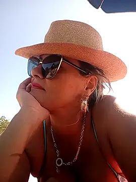 Snapshot of CRHYSTEL chatting on 13, 9, 2025 CRHYSTEL online show from 13, 9, 2025
