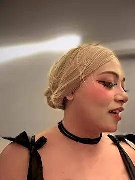 Snapshot of seraphine23 chatting on 11, 10, 2025 seraphine23 online show from 11, 10, 2025