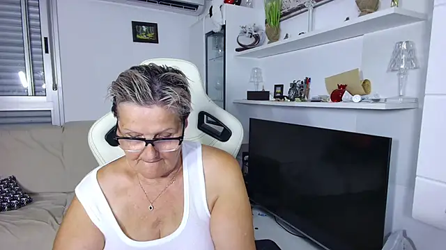 Snapshot of Selenna57 chatting on 2, 7, 2026 Selenna57 online show from 2, 7, 2026
