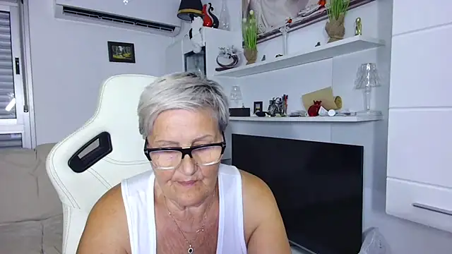 Snapshot of Selenna57 chatting on 3, 7, 2026 Selenna57 online show from 3, 7, 2026