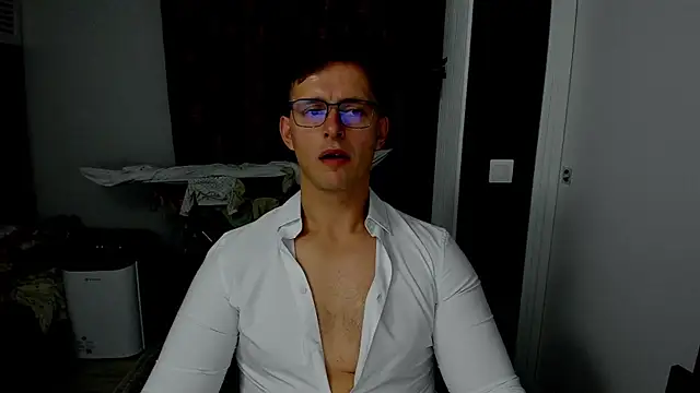 Snapshot of sexxymuscles4u chatting on 6, 11, 2025 sexxymuscles4u online show from 6, 11, 2025