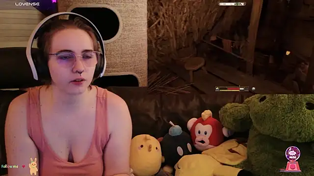 Snapshot of GamerGirl_Eve chatting on 8, 11, 2025 GamerGirl Eve online show from 8, 11, 2025