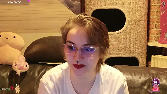 Snapshot of GamerGirl_Eve chatting on 13, 11, 2025 GamerGirl Eve online show from 13, 11, 2025