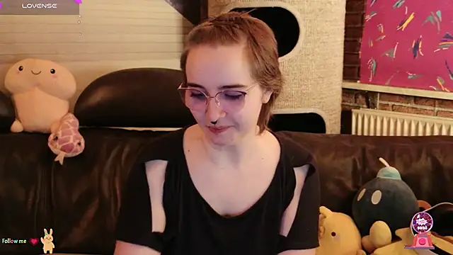 Snapshot of GamerGirl_Eve chatting on 15, 11, 2025 GamerGirl Eve online show from 15, 11, 2025