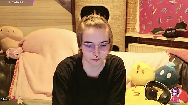 Snapshot of GamerGirl_Eve chatting on 25, 11, 2025 GamerGirl Eve online show from 25, 11, 2025