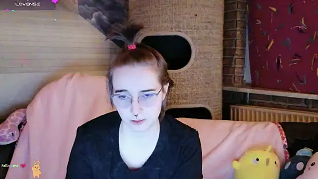 Snapshot of GamerGirl_Eve chatting on 4, 12, 2025 GamerGirl Eve online show from 4, 12, 2025