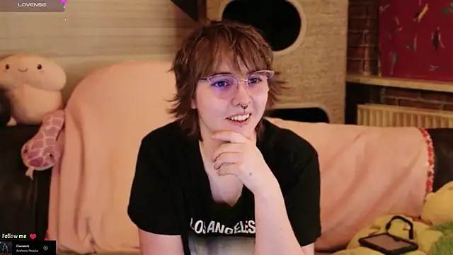 Snapshot of GamerGirl_Eve chatting on 19, 12, 2025 GamerGirl Eve online show from 19, 12, 2025