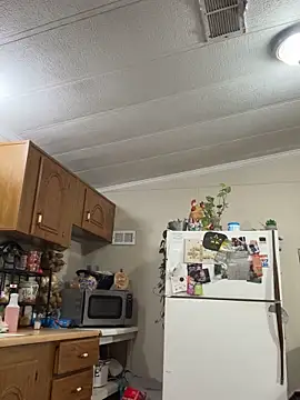 Snapshot of smokeymt420 chatting on 4, 12, 2025 smokeymt420 online show from 4, 12, 2025