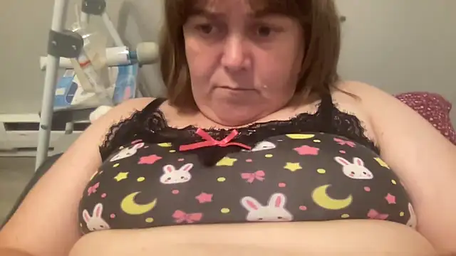 Snapshot of ParisNova chatting on 19, 10, 2025 ParisNova online show from 19, 10, 2025