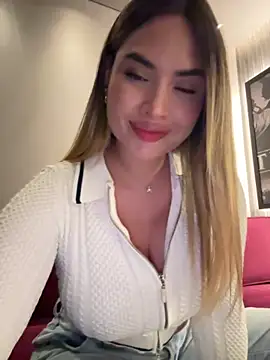 Snapshot of AnaCarrera chatting on 11, 10, 2025 AnaCarrera online show from 11, 10, 2025