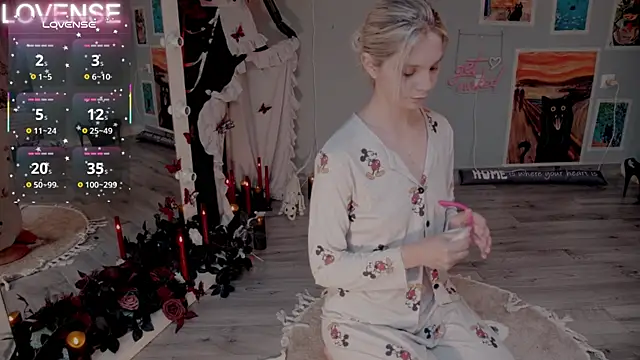 Snapshot of Careful_i_bite chatting on 29, 10, 2025 Careful i bite online show from 29, 10, 2025