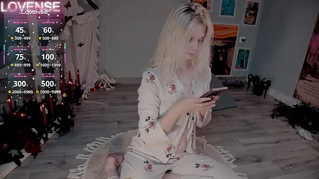 Snapshot of Careful_i_bite chatting on 2, 11, 2025 Careful i bite online show from 2, 11, 2025