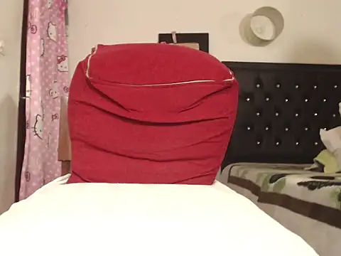 Estefani 32 online show from 7, 2, 2025