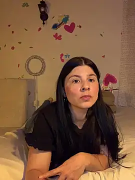 Estefani 32 online show from 1, 4, 2026