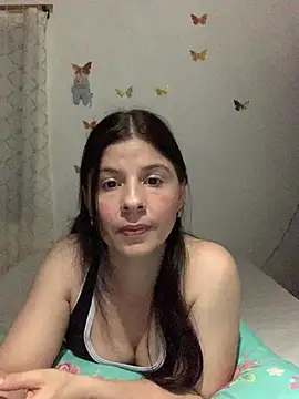 Snapshot of Estefani_32 chatting on 4, 6, 2026 Estefani 32 online show from 4, 6, 2026