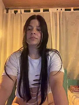 Snapshot of Estefani_32 chatting on 6, 6, 2026 Estefani 32 online show from 6, 6, 2026