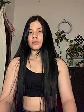 Snapshot of Estefani_32 chatting on 1, 7, 2026 Estefani 32 online show from 1, 7, 2026