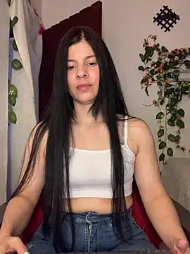 Snapshot of Estefani_32 chatting on 10, 7, 2026 Estefani 32 online show from 10, 7, 2026