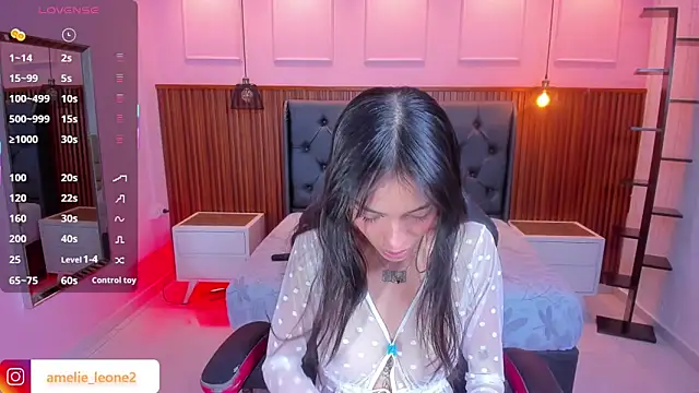Snapshot of AMELIELEONE chatting on 7, 10, 2025 AMELIELEONE online show from 7, 10, 2025