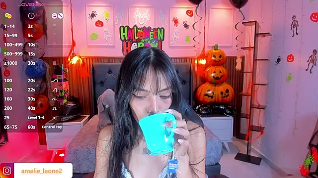 Snapshot of AMELIELEONE chatting on 16, 10, 2025 AMELIELEONE online show from 16, 10, 2025