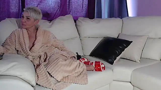 Snapshot of TightAssMom chatting on 28, 2, 2025 TightAssMom online show from 28, 2, 2025