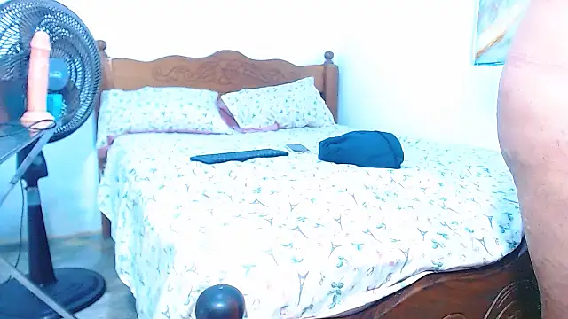 Snapshot of cositarrica_xxx chatting on 16, 12, 2025 cositarrica xxx online show from 16, 12, 2025