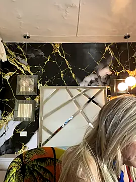 Snapshot of scarlett_sexx69 chatting on 10, 10, 2025 scarlett sexx69 online show from 10, 10, 2025