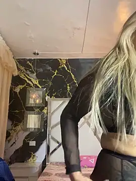 Snapshot of scarlett_sexx69 chatting on 13, 10, 2025 scarlett sexx69 online show from 13, 10, 2025