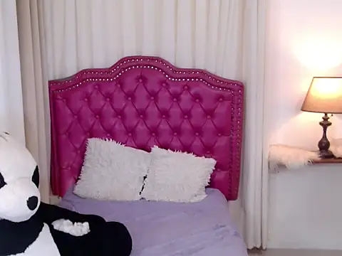 Snapshot of DreamLADYBOY chatting on 5, 10, 2025 DreamLADYBOY online show from 5, 10, 2025