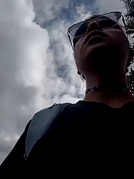 Simone Miller online show from 17, 2, 2025