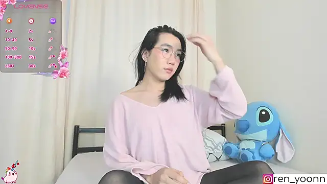 Snapshot of Ren_yoon chatting on 10, 12, 2024 Ren yoon online show from 10, 12, 2024