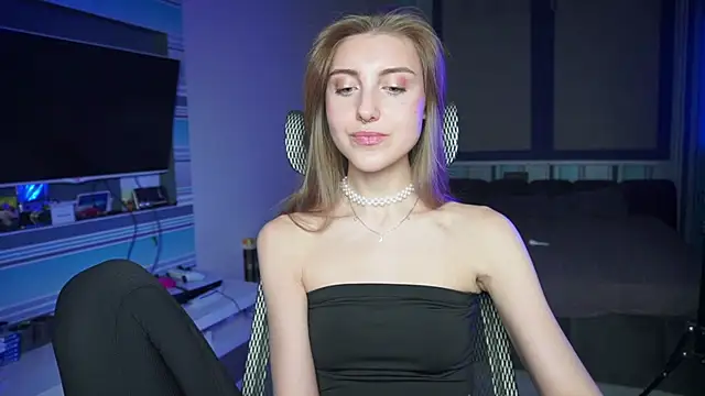 Snapshot of CassiaBlade1 chatting on 7, 10, 2025 CassiaBlade1 online show from 7, 10, 2025