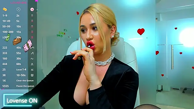 Snapshot of sassy_madeline chatting on 4, 1, 2025 sassy madeline online show from 4, 1, 2025