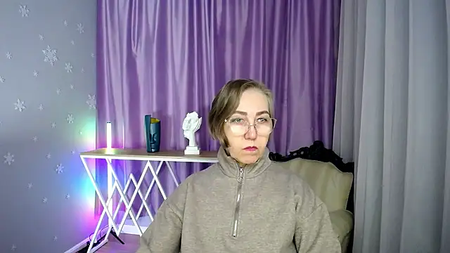 Snapshot of queen_a_n_i chatting on 21, 10, 2025 queen a n i online show from 21, 10, 2025