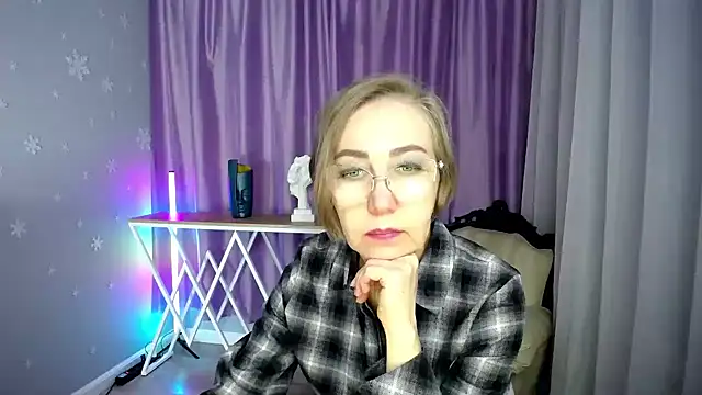 Snapshot of queen_a_n_i chatting on 23, 10, 2025 queen a n i online show from 23, 10, 2025