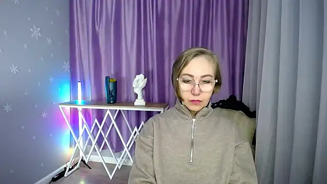 Snapshot of queen_a_n_i chatting on 1, 11, 2025 queen a n i online show from 1, 11, 2025