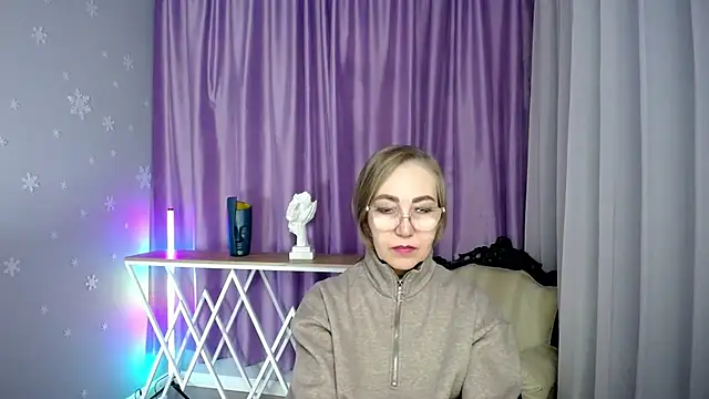 Snapshot of queen_a_n_i chatting on 7, 11, 2025 queen a n i online show from 7, 11, 2025