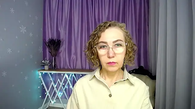 queen a n i online show from 4, 6, 2026
