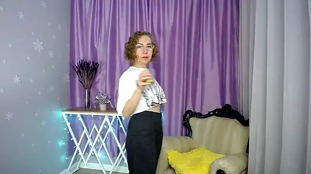queen a n i online show from 28, 6, 2026