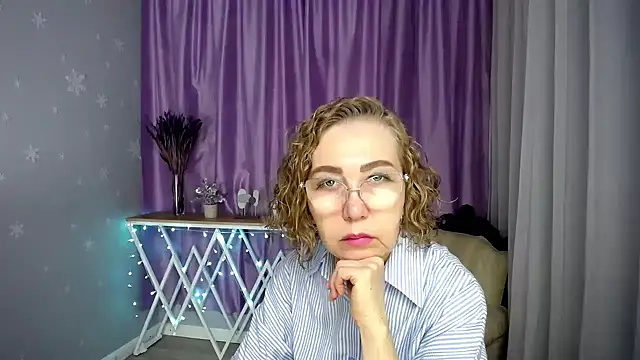 queen a n i online show from 9, 7, 2026