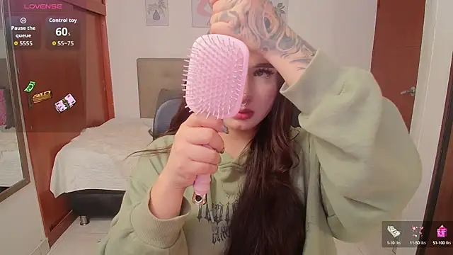 Snapshot of Miley_Baker chatting on 8, 10, 2025 Miley Baker online show from 8, 10, 2025