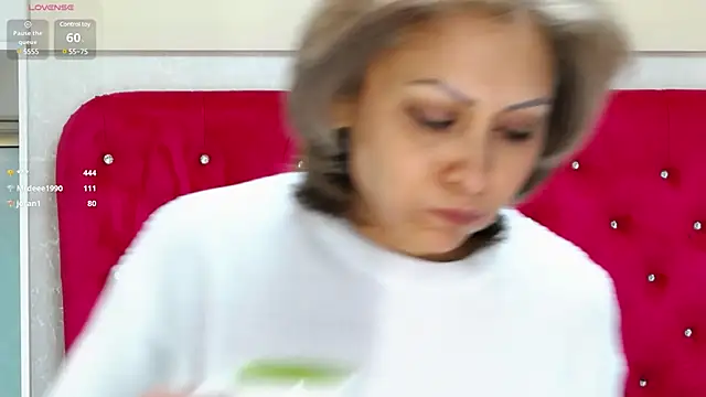 Snapshot of LoraDelNiro chatting on 7, 3, 2025 LoraDelNiro online show from 7, 3, 2025