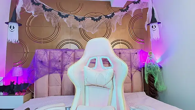 Snapshot of valeriaa19 chatting on 8, 10, 2025 valeriaa19 online show from 8, 10, 2025